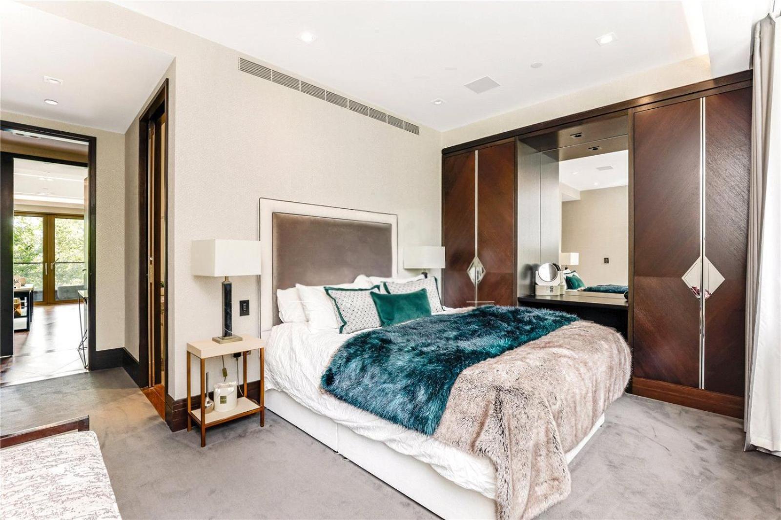 5 Million Pound Super Luxury Large Duplex Penthouse Sleeps 8 * Londra