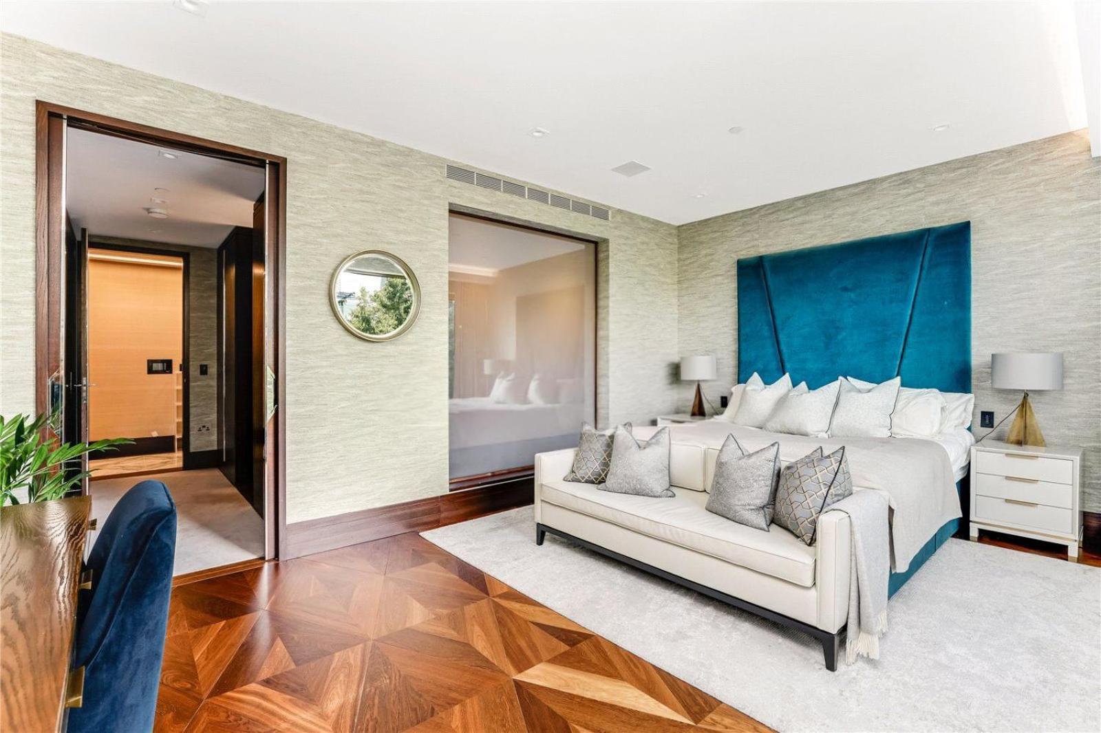 5 Million Pound Super Luxury Large Duplex Penthouse Sleeps 8 Londra